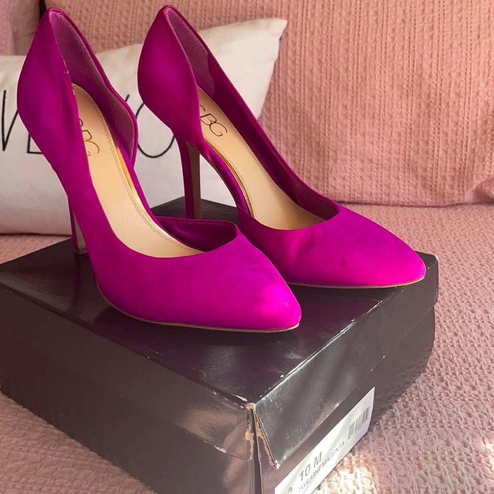 Suede Magenta BCBG pumps